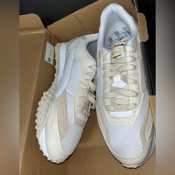 Puma Beige & White Sneakers Shoes sz women’s 7 NIB NWT - Picture 3 of 11